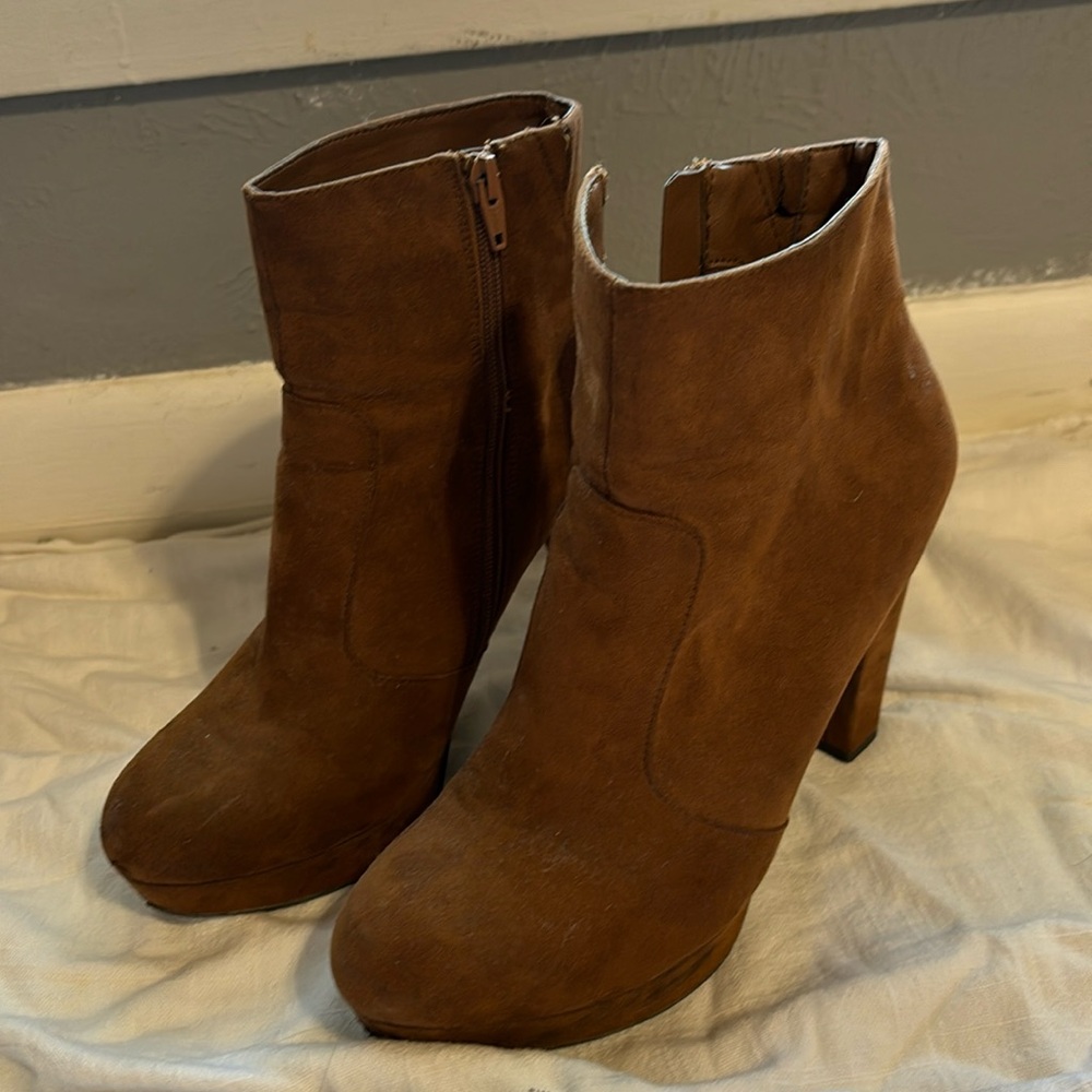 MISSIMO SUPPLY CO. BROWN SUEDE BOOTS